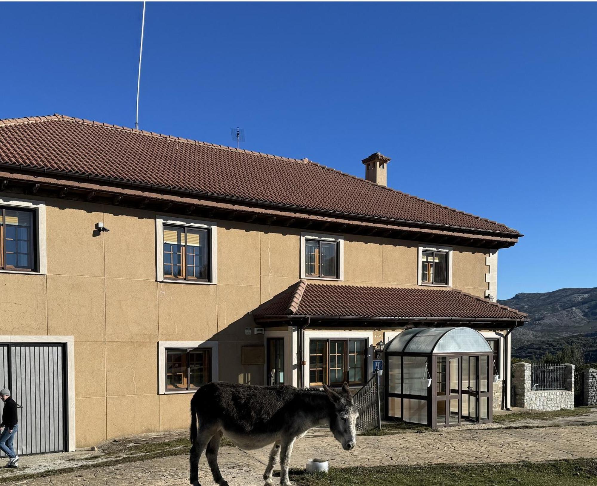 Hotel Pico Espiguete Alba de los Cardaños Exteriör bild