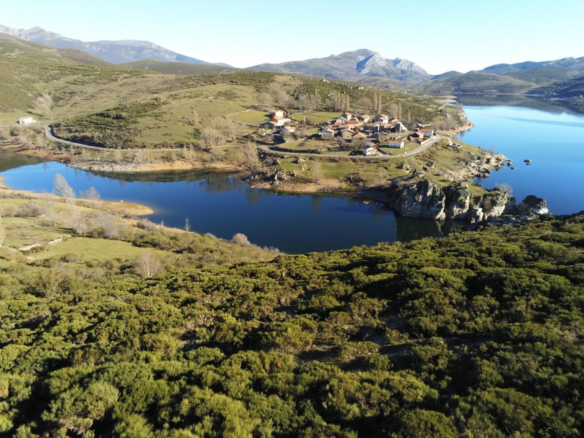 Hotel Pico Espiguete Alba de los Cardaños Exteriör bild