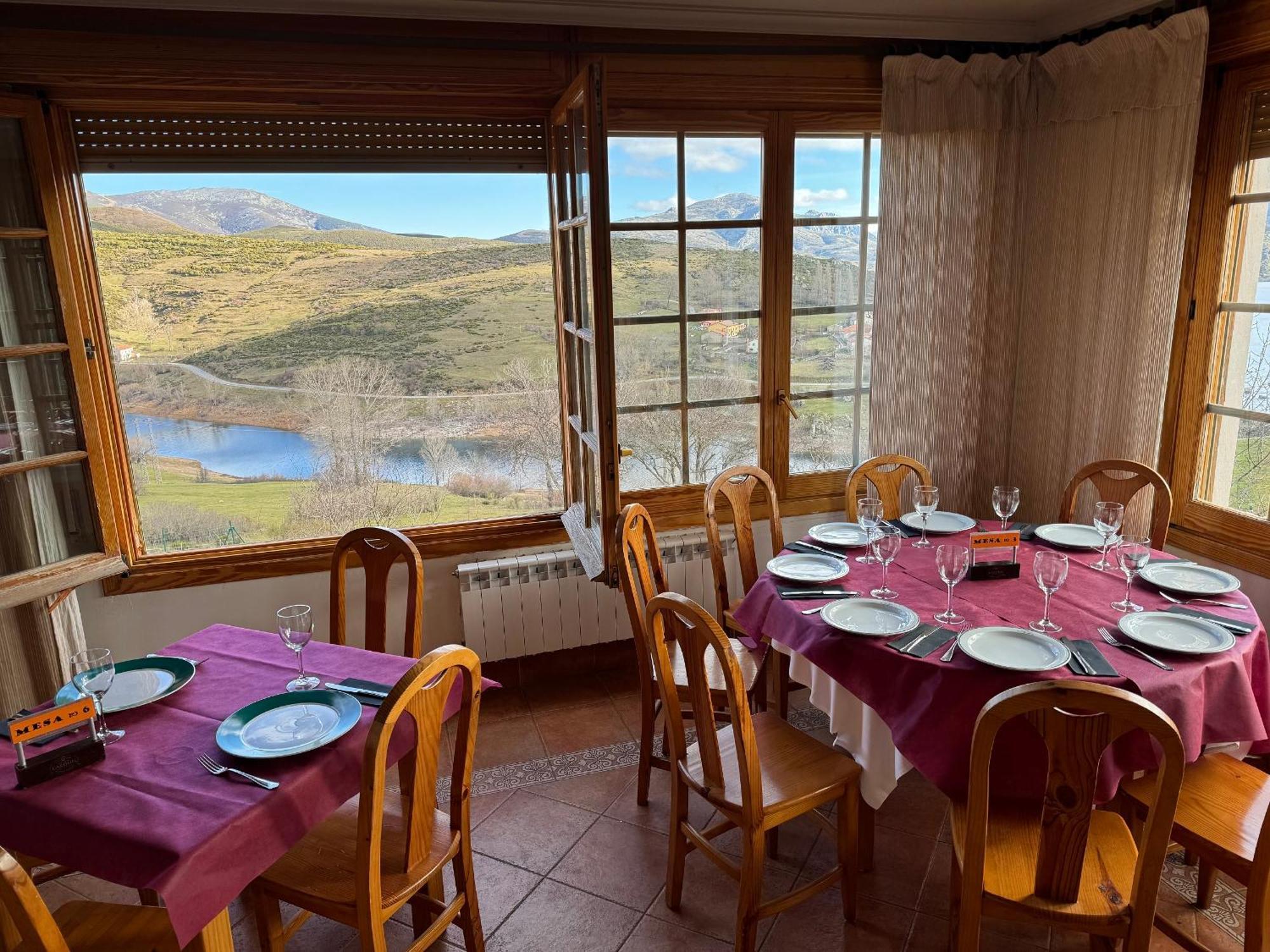 Hotel Pico Espiguete Alba de los Cardaños Exteriör bild