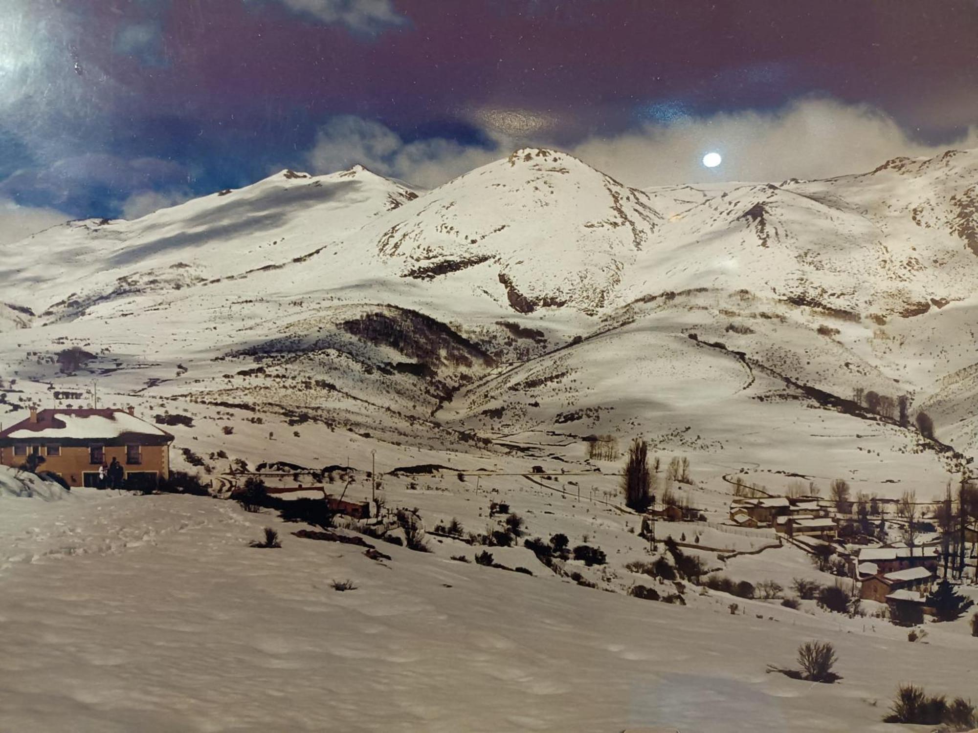 Hotel Pico Espiguete Alba de los Cardaños Exteriör bild
