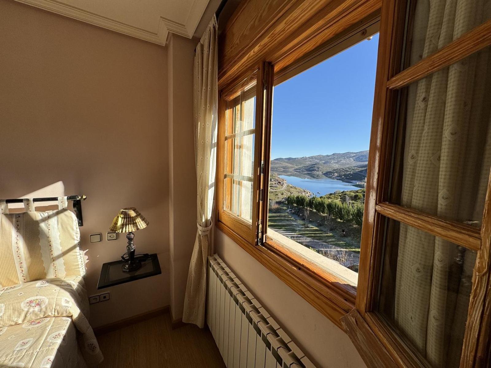 Hotel Pico Espiguete Alba de los Cardaños Exteriör bild