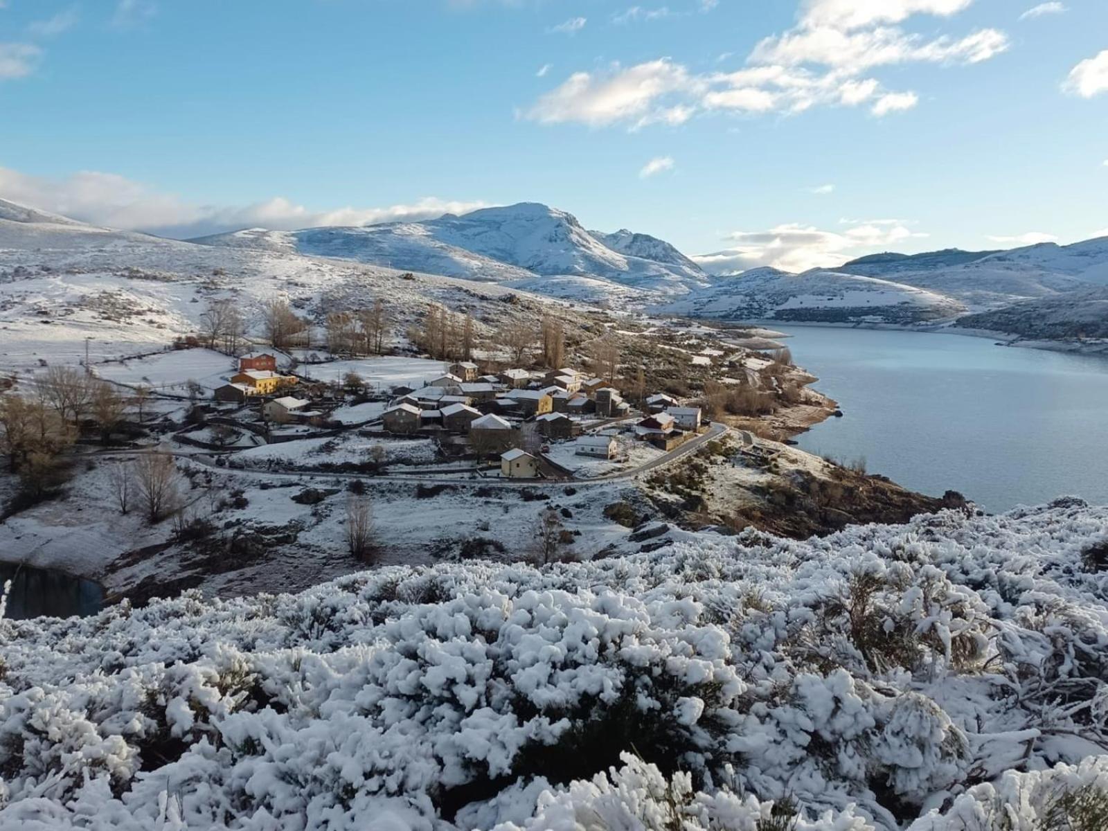 Hotel Pico Espiguete Alba de los Cardaños Exteriör bild